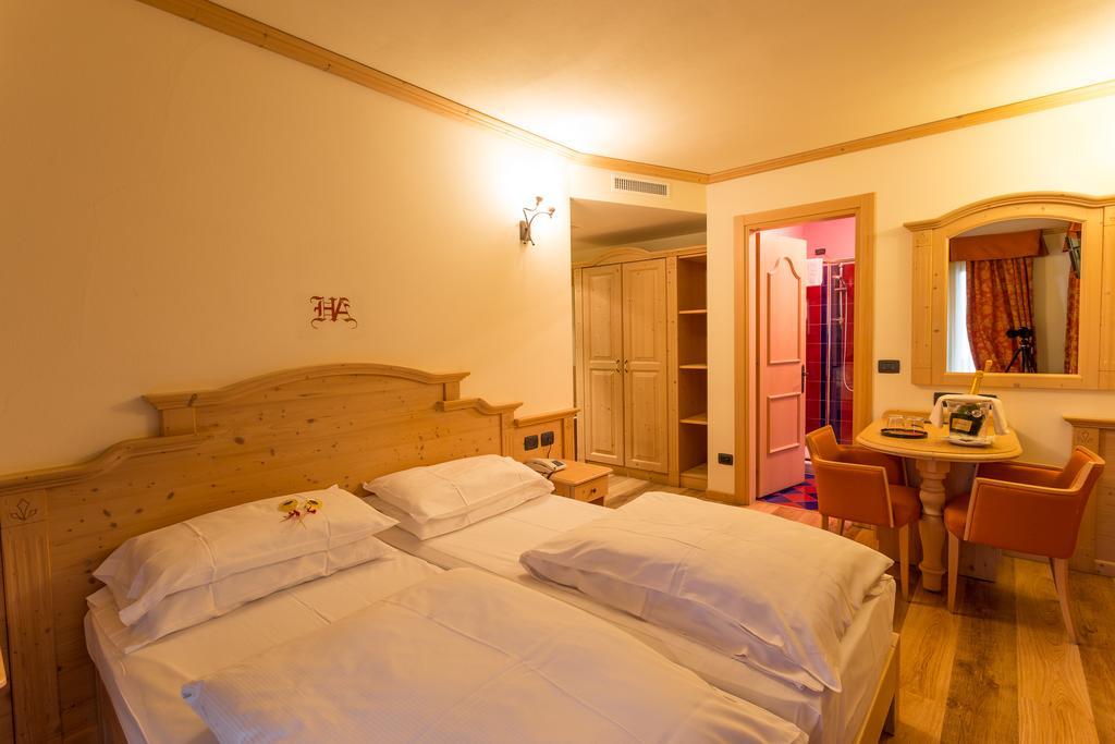 Hotel Arisch Aprica Zimmer foto